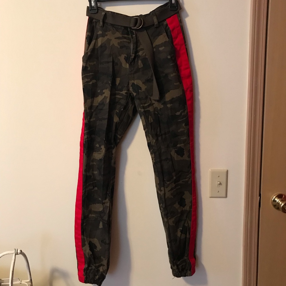 High waisted camo pants!